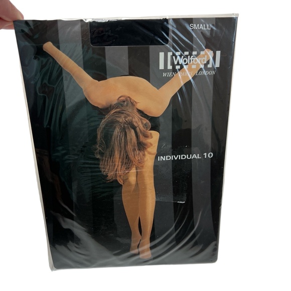 Wolford Individual 10 Denier Tights Style 116 40 in Black Size Small Matte NEW - Picture 1 of 7